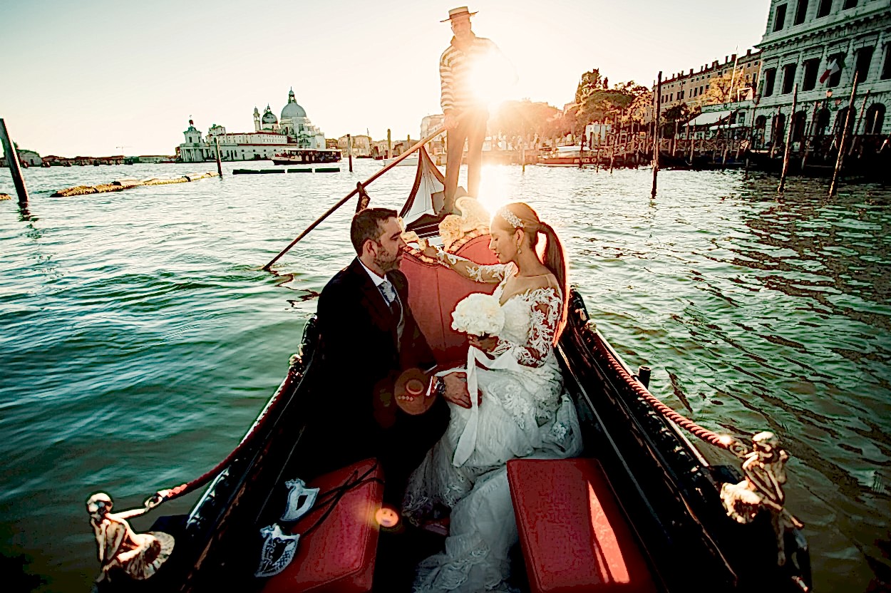 sesion de fotos de postboda en los canales de Venecia